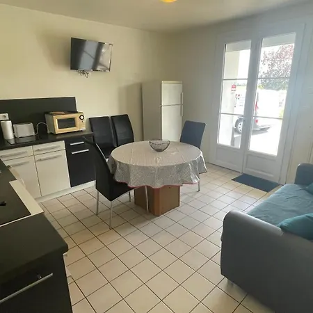 Logis Du Renfermis * Saint-Même-les-Carrières